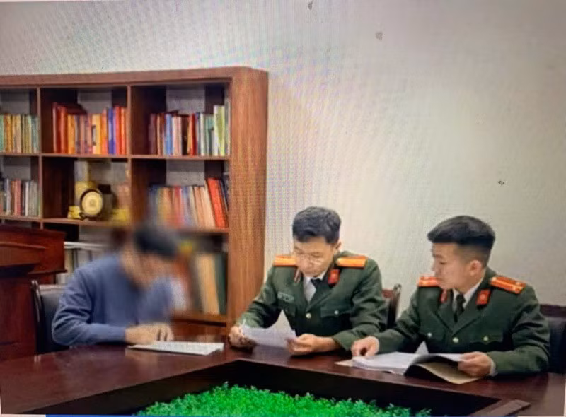 Giám đốc Công ty TNHH Giáo dục Thái Hòa CEP làm việc với cơ quan Công an. (Nguồn: báo Công an Nhân dân)