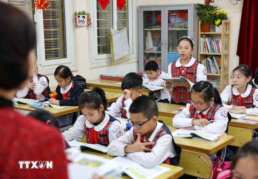 Học sinh Hà Nội trở lại trường sau kỳ nghỉ Tết Ất Tỵ. (Ảnh: Thanh Tùng/TTXVN)