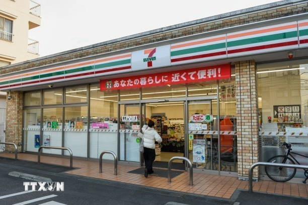 Một cửa hàng tiện lợi 7-Eleven tại Tokyo, Nhật Bản. (Ảnh: Getty Images/TTXVN)