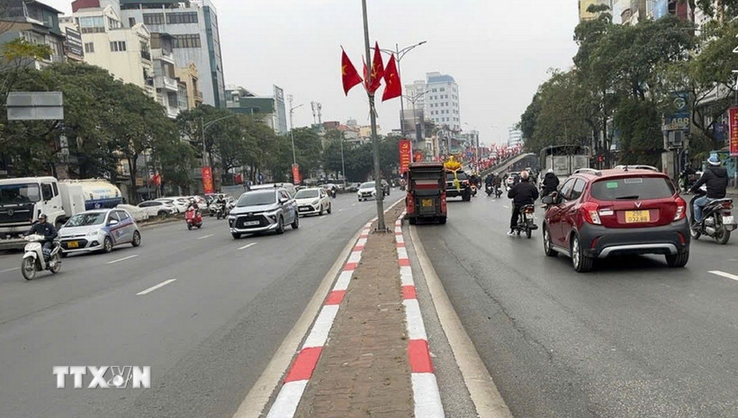 Đường phố tại Thủ đô Hà Nội xanh, sạch, đẹp đón Tết Nguyên đán Ất Tỵ 2025. (Ảnh: TTXVN phát)