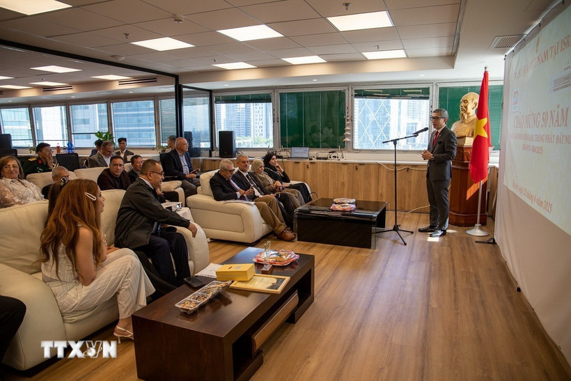 Đại sứ Việt Nam tại Israel phát biểu tại lễ kỷ niệm. (Ảnh: Vũ Hội/TTXVN)