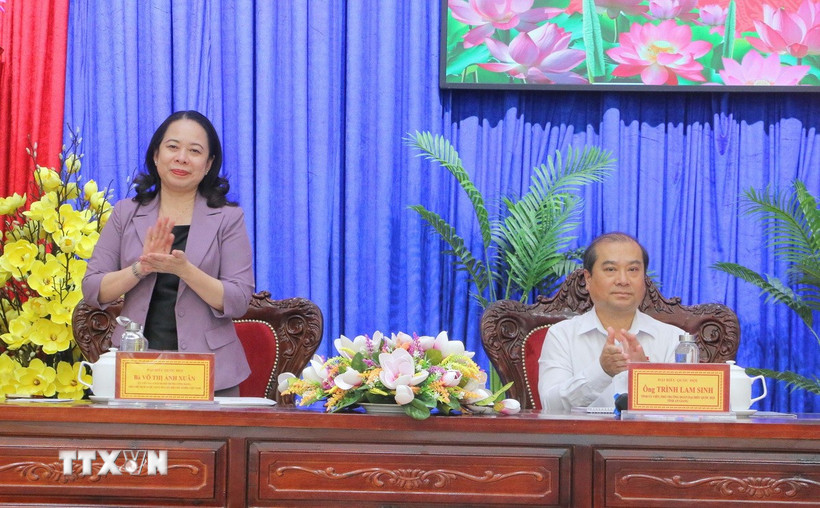 Phó Chủ tịch nước Võ Thị Ánh Xuân tại buổi tiếp xúc cử tri thành phố Long Xuyên, tỉnh An Giang. (Ảnh: Công Mạo/TTXVN)