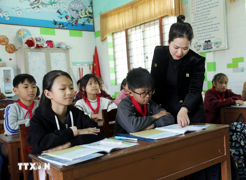 Học sinh lớp 5 khối Tân Mỹ học tập tại trường Tiểu học số 1 Quảng Phúc (phường Quảng Phúc, thị xã Ba Đồn). Ảnh: Tá Chuyên - TTXVN