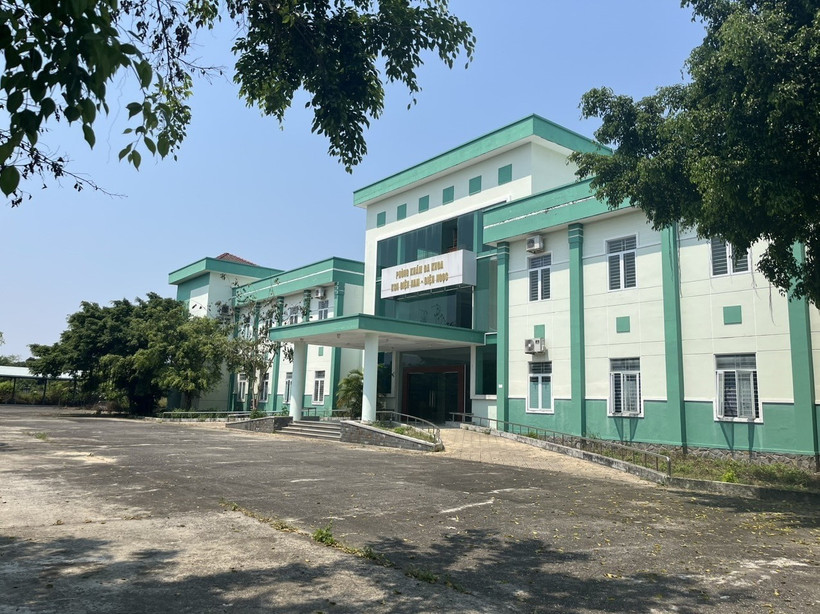 Phòng khám đa khoa Khu công nghiệp Điện Nam-Điện Ngọc thuộc Bệnh viện Đa khoa khu vực Quảng Nam, là một trong nhiều dự án đầu tư công tại Quảng Nam không hiệu quả. (Nguồn: báo Quảng Nam)