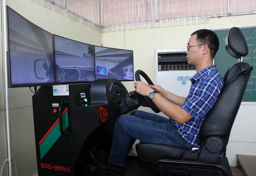 Học viên một trung tâm dạy nghề và sát hạch lái xe. (Ảnh: Thái Hùng/TTXVN)