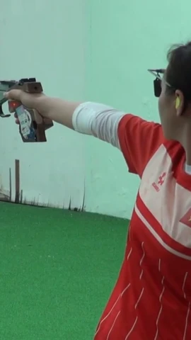 Xạ thủ Trịnh Thu Vinh lên ngôi số 1 châu Á ở nội dung 25m súng ngắn 