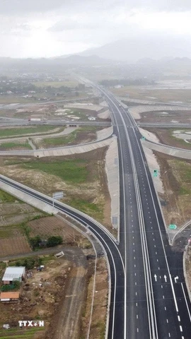 Nút giao cao tốc Khánh Hòa- Buôn Ma Thuột ở 20km đầu tuyến. (Ảnh: TTXVN phát)