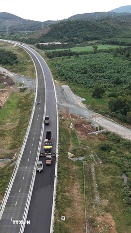 Tuyến cao tốc Vân Phong-Nha Trang. (Ảnh Đặng Tuấn/ TTXVN)