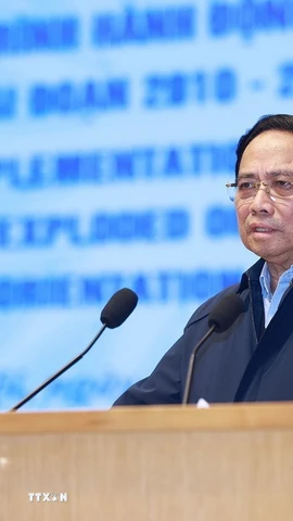 Thủ tướng Phạm Minh Chính phát biểu chỉ đạo Hội nghị tổng kết thực hiện Chương trình hành động quốc gia khắc phục hậu quả bom mìn sau chiến tranh ở Việt Nam. (Ảnh: Dương Giang/TTXVN)