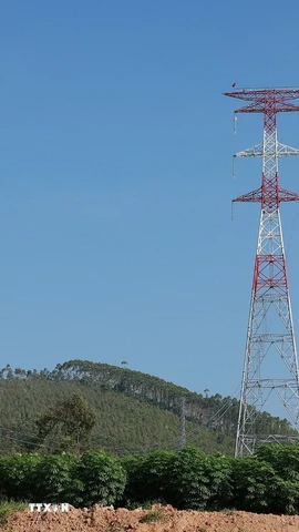 Dự án Đường dây 500kV Lào Cai-Vĩnh Yên đang thi công trên địa bàn xã Thái Hòa, tỉnh Phú Thọ. (Ảnh: Dương Giang/TTXVN)