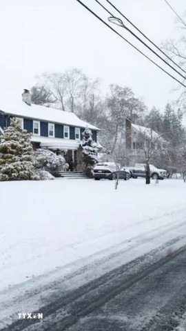 Tuyết phủ trắng Norwood, New Jersey, Mỹ ngày 27/12/2025. (Ảnh: REUTERS/TTXVN)