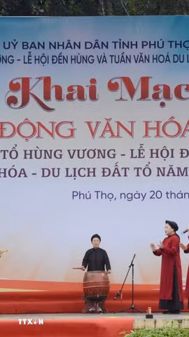 Trình diễn hát Xoan trong dịp Giỗ Tổ Hùng Vương năm 2026. (Ảnh: Thu Hương/TTXVN)