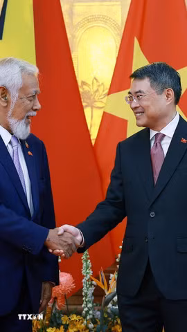 Thủ tướng Lê Minh Hưng và Thủ tướng Timor-Leste Kay Rala Xanana Gusmão. (Ảnh: Dương Giang/TTXVN)