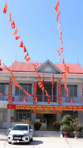 Xã Phước Hữu (tỉnh Khánh Hòa) trang trí lộng lẫy cờ hoa chào mừng bầu cử Quốc hội khóa XVI và Hội đồng Nhân dân các cấp nhiệm kỳ 2026- 2031. (Ảnh: Công Thử/TTXVN)