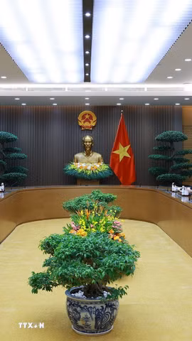 Thủ tướng Lê Minh Hưng tiếp Trưởng đại diện Quỹ Tiền tệ quốc tế tại Việt Nam. (Ảnh: Dương Giang/TTXVN)