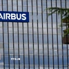 Biểu tượng Airbus tại trụ sở ở Saint-Martin du Touch, gần Blagnac, ngoại ô Toulouse, Pháp. (Ảnh: AFP/ TTXVN)
