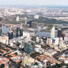 Trung tâm Thành phố Hồ Chí Minh và khu vực bán đảo Thủ Thiêm. (Ảnh: Hồng Đạt/TTXVN)