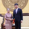 Ông Trần Huy Tuấn, Bí thư Tỉnh ủy Ninh Bình, tiếp Phó Chủ tịch Đảng Nhân dân Campuchia, bà Men Sam An. (Ảnh: Thùy Dung/TTXVN)