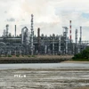 Chuyên gia Indonesia khuyến nghị trụ cột bảo đảm an ninh năng lượng cho Việt Nam 2 Một nhà máy lọc dầu ở Pulau Bukom, Singapore. (Ảnh: THX/TTXVN)