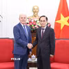 Bộ trưởng Ngoại giao Lê Hoài Trung tiếp Đại sứ Canada tại Việt Nam Jim Nickel. (Ảnh: Minh Đức/TTXVN)