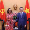 Đồng chí Đoàn Minh Huấn, Ủy viên Bộ Chính trị, Giám đốc Học viện Chính trị quốc gia Hồ Chí Minh tiếp bà Anne Aly, Bộ trưởng Phát triển Quốc tế, kiêm Bộ trưởng Doanh nghiệp Nhỏ và Bộ trưởng Các vấn đề Đa văn hóa Australia. (Ảnh: Văn Điệp/TTXVN)