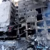 Tòa nhà bị phá hủy sau cuộc không kích của Israel tại Beirut, Liban. (Ảnh: THX/TTXVN)