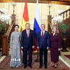 Tổng Bí thư Tô Lâm và Phu nhân với Chủ tịch Đảng nước Nga Thống nhất, Phó Chủ tịch Hội đồng An ninh Liên bang Nga Dmitry Medvedev và Phu nhân. (Ảnh: Thống Nhất/TTXVN)