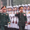 Đại tướng Nguyễn Tân Cương và Trung tướng Saichay Kommasith duyệt Đội Danh dự Quân đội Nhân dân Việt Nam. (Ảnh: Trọng Đức/TTXVN)