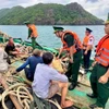 Lực lượng Đồn Biên phòng Côn Đảo, Ban Chỉ huy Bộ đội Biên phòng Thành phố Hồ Chí Minh phối hợp với Hải đội 33, Bộ Tư lệnh Vùng Cảnh sát biển 3 tiếp nhận 5 ngư dân trên tàu cá LA 99034 TS bị nạn trên biển Đặc khu Côn Đảo vào bờ an toàn. (Nguồn: Báo Quân khu 7)