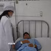 Thuyền viên Thái Văn Thịnh được chăm sóc y tế tại Bệnh viện đa khoa Ninh Thuận (tỉnh Khánh Hòa). (Ảnh: Nguyễn Thành/TTXVN)