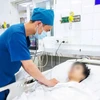 Điều trị cho bệnh nhân mắc sốt xuất huyết tại Bệnh viện Nhân dân Gia Định Thành phố Hồ Chí Minh. (Ảnh: TTXVN phát)