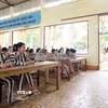Cán bộ trại giam số 6 (Nghệ An) phổ biến, tư vấn về chính sách nhân đạo, khoan hồng của Đảng, Nhà nước đối với người phạm tội bị kết án phạt tù. (Ảnh: Phạm Kiên/TTXVN)