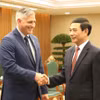 Phó Thủ tướng, Bộ trưởng Bộ Quốc phòng Phan Văn Giang và Hạ Nghị sỹ Micheal Baumgartner (Đảng Cộng hòa, bang Washington), Thành viên Ủy ban Đối ngoại Hạ viện Hoa Kỳ tại buổi tiếp. (Nguồn: Báo Chính phủ)