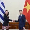 Thứ trưởng Bộ Ngoại giao Đặng Hoàng Giang và Thứ trưởng Bộ Ngoại giao Uruguay Valeria Csusaki Cabrera. (Nguồn: Bộ Ngoại giao)