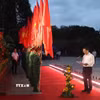 Lãnh đạo Thành phố Hồ Chí Minh phát biểu trước anh linh các Anh hùng liệt sỹ tại Nghĩa trang Hàng Dương. (Ảnh: Huỳnh Sơn/TTXVN)