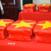 Các mẫu sinh phẩm được Tổ công tác đưa vào hộp ngăn nắp, cẩn thận. (Ảnh: Văn Đông/TTXVN phát)