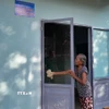 Hộ gia đình ông bà Lê Thế Sang thôn Thác Dài, xã Phú Văn, huyện Bù Gia Mập nhận nhà mới trong chương trình xóa nhà tạm, nhà dột nát. (Ảnh: K GỬIH/TTXVN)