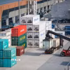 Container hàng hóa được xếp tại cảng ở Busan, Hàn Quốc. (Ảnh: THX/TTXVN)