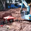 Công tác khai quật tìm kiếm, quy tập hài cốt liệt sỹ tại Công viên Lê Thị Riêng được triển khai quyết liệt. (Ảnh: Xuân Khu/TTXVN)