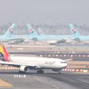 Máy bay của hãng hàng không Korean Air và Asiana Airlines tại sân bay quốc tế Incheon. (Ảnh: Yonhap/TTXVN)