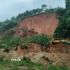 Một vị trí sạt lở mới trên đèo Lò Xo. (Ảnh: Dư Toán/TTXVN)