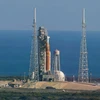 Tên lửa Artemis II của NASA đậu trên bệ phóng 39-B của Trung tâm Vũ trụ Kennedy tại Cape Canaveral. (Nguồn: AP)