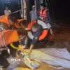 Nhờ sự ứng phó kịp thời và đồng bộ của chính quyền hai xã, khu vực nguy hiểm đã nhanh chóng được kiểm soát, đảm bảo không có thêm thiệt hại đáng tiếc nào về người xảy ra trong đêm. (Ảnh: TTXVN phát)