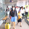 Đông đảo hành khách tại Bến xe Miền Tây (phường An Lạc) trong dịp lễ 30/4 và 1/5. (Ảnh: Thanh Vũ/TTXVN)