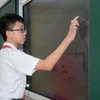 Học sinh sử dụng công nghệ hiện đại để làm bài tại phòng học số. (Ảnh: Văn Dũng/TTXVN)