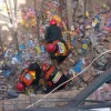 Lực lượng cứu hộ Rescue 1122 triển khai chiến dịch tìm kiếm và cứu nạn. (Nguồn: Dawn)