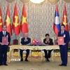 Tổng Bí thư Tô Lâm và Tổng Bí thư, Chủ tịch nước Lào Thongloun Sisoulith chứng kiến Lễ trao Bản ghi nhớ hợp tác giữa Ủy ban Nhân dân tỉnh Phú Thọ và tỉnh Bokeo. (Ảnh: Thống Nhất/TTXVN)