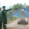 Bộ đội biên phòng cửa khẩu Chi Ma, tỉnh Lạng Sơn kiểm tra cơ động tại khu vực mốc 1228. (Ảnh: Quang Duy/TTXVN)