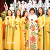 Chủ tịch Hội Phụ nữ Việt Nam tại Hungary, Tiến sỹ Phan Bích Thiện (áo dài trắng hàng đầu) gửi lời chúc mừng tốt đẹp nhất tới chị em nhân dịp Ngày Quốc tế Phụ nữ. (Nguồn: Vietnam+)