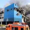 Hiện trường vụ hỏa hoạn tại nhà máy sản xuất phụ tùng ôtô ở thành phố Daejeon, Hàn Quốc. (Ảnh: THX/TTXVN)